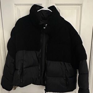 Old Navy Women's Black Puffer Jacket